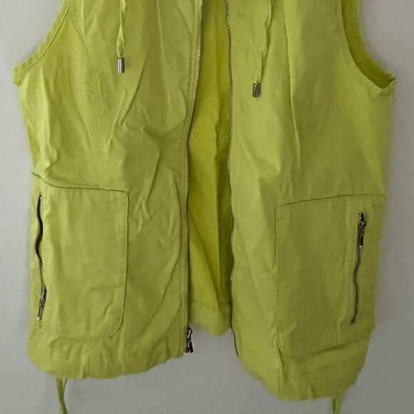 Z'ENERGY Golf by CHICO'S Women’s performance vest Yellowish Green SZ 0 Zip Front - Picture 7 of 8